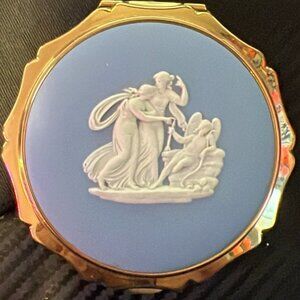 VINTAGE ~ WEDGEWOOD "THREE GRACES" JASPER TOP POWDER COMPACT~ STRATTON ENGLAND